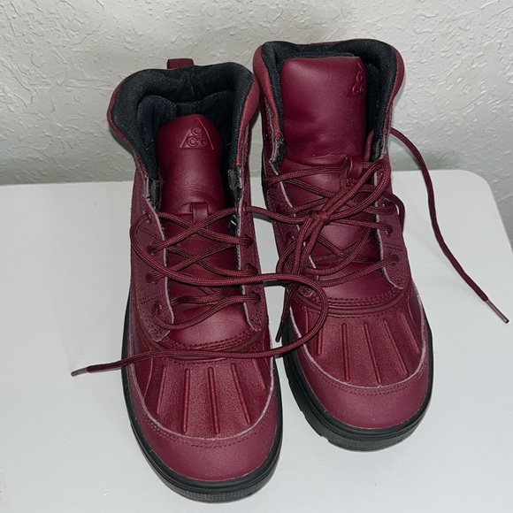 Nike Little Kids Woodside 2 High Boots Size 4.5 - Picture 2 of 7